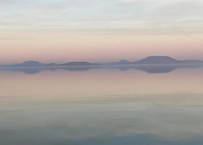 شقة Strandi Apartmanok- Levente