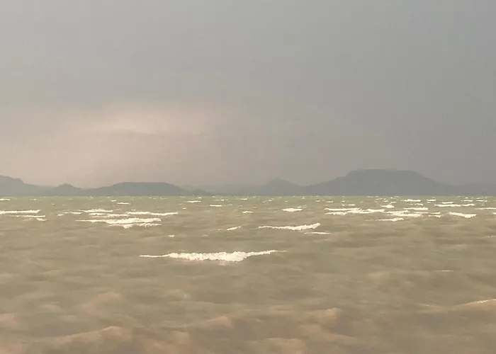 アパート Strandi Apartmanok- Levente